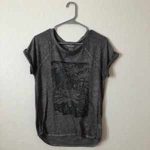 American Eagle grey flower shirt